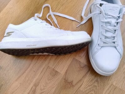 Naisten Skechers-merkkiset golfkengät kokoa 39